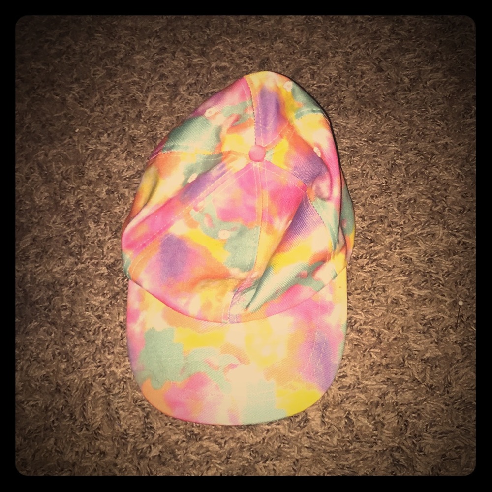 I’m selling a tye-dye hat 😬